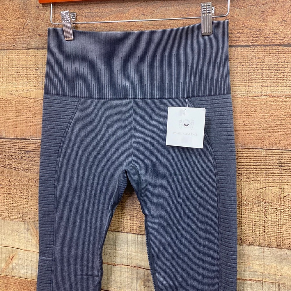 Rivals & Resilience Midnight Gray Motto Legging NWT - Picture 2 of 6